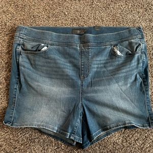 Torrid - pull on feel the fit - jean shorts - size 3 (22) - NWT